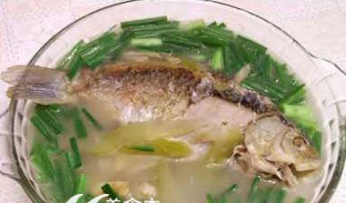 韭菜鲫鱼汤怎么做？_美食